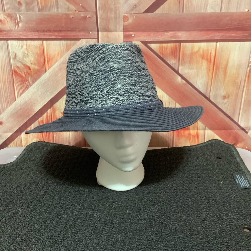 D&Y light weight, large brim, women’s sun, hat, blue gray light blue colors nwot